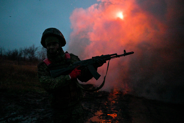 «Всю зиму и весну 2024–2025 группы войск «Восток» и «Центр» рука об руку шли на северо-запад, прижимая противника к фарватеру реки Волчьей, разнося наскоро построенные укрепления»
