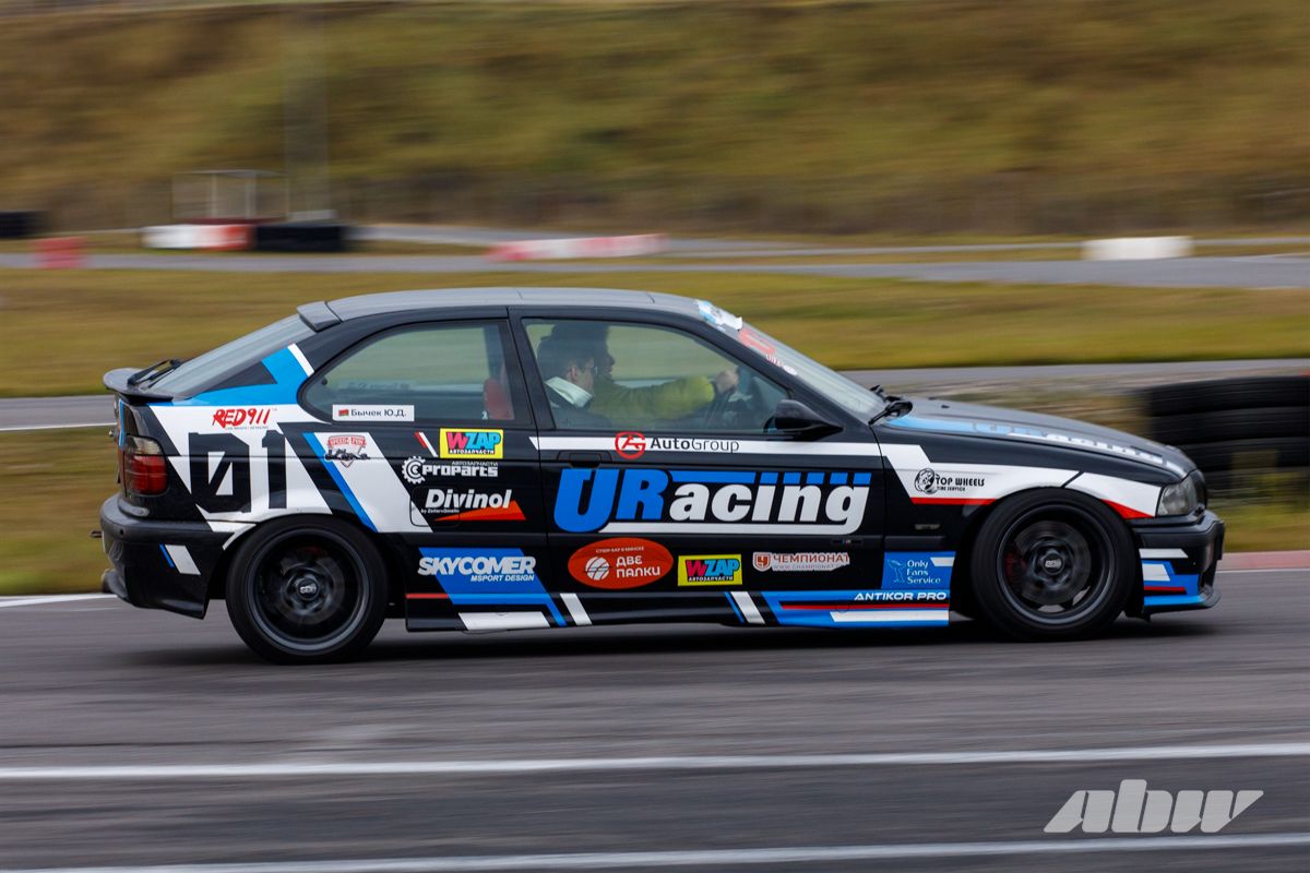 Кто на Boxster, кто на Corvette: смотрите, какие авто приехали на трек-день под Минском