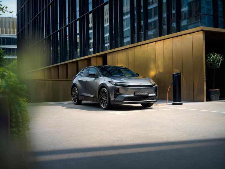 Новый электромобиль Toyota прибыл в Израиль прямиком из Японии