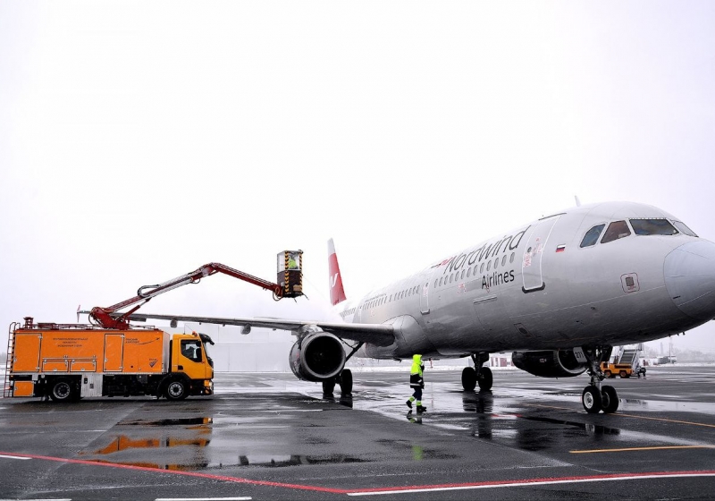 Аэропорт имени карбышева. Oms aero. Аэропорт омск зал ожидания. М карбышева. Аэропорт ургенч внутри.