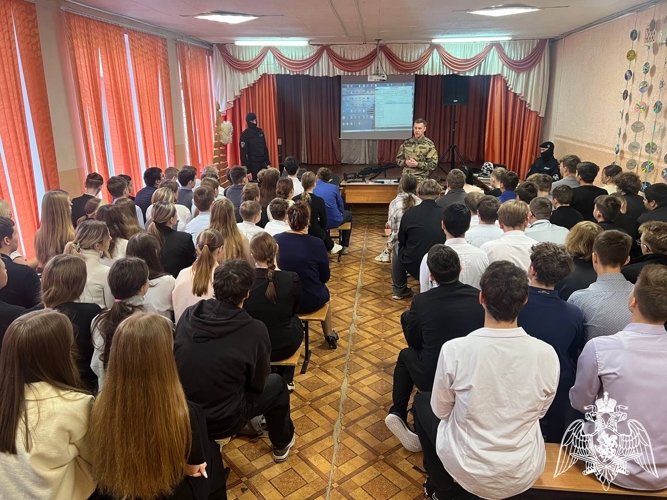 Ивановские школьники продолжают знакомство с подразделениями Росгвардии региона