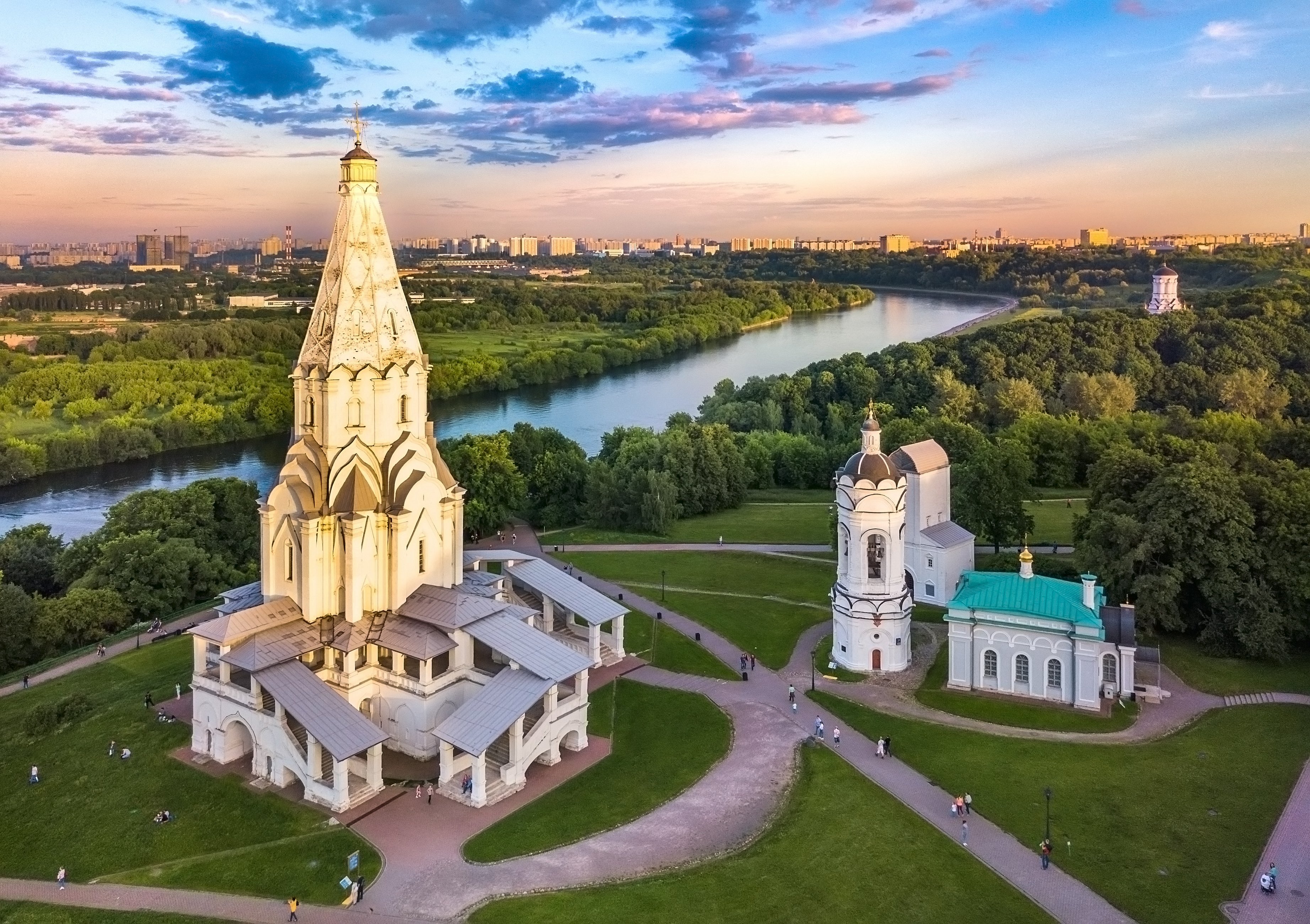 Сесть в москве. Музей-заповедник Коломенское Москва. Музей усадьба Коломенское. Парк музей Коломенское. Церковь Вознесения Господня в Коломенском, Москва.