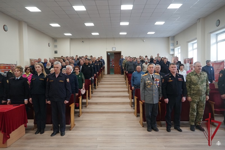 В Бурятии росгвардейцы поздравили ветеранов войск правопорядка
