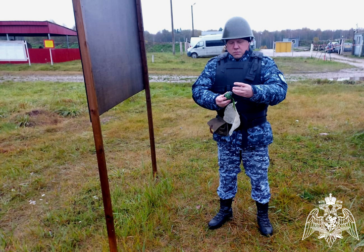 Военнослужащие новгородской Росгвардии провели занятия по учебно-боевому гранатометанию  