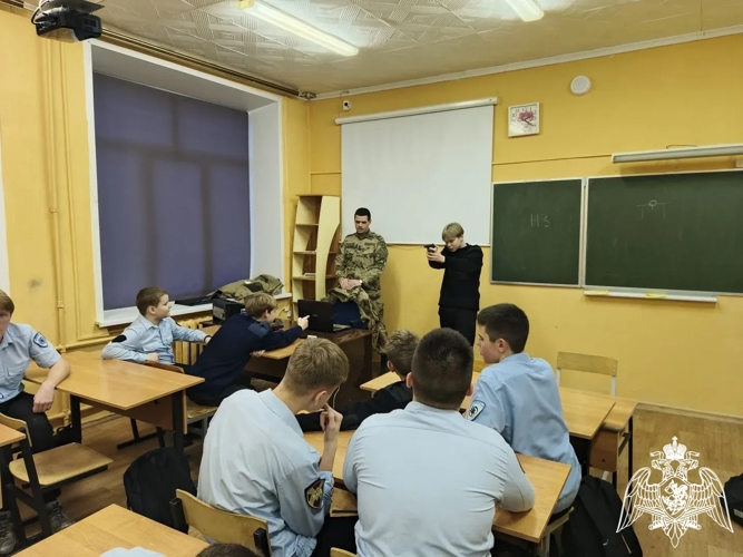В Иванове росгвардейцы провели урок по огневой подготовке для школьников