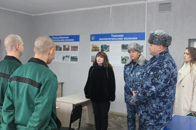 Следственный изолятор № 1 посетили Уполномоченный по правам ребенка в Омской области Елизавета Степкина и советник Аппарата Губернатора и регионального Правительства Юлия Капаницких