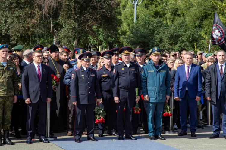 Начальник управления Росгвардии по Челябинской области принял участие в открытии памятника «Защитникам Отечества»