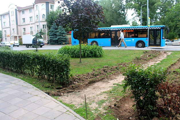 Специалисты приступили к обустройству тротуаров в Щербинке