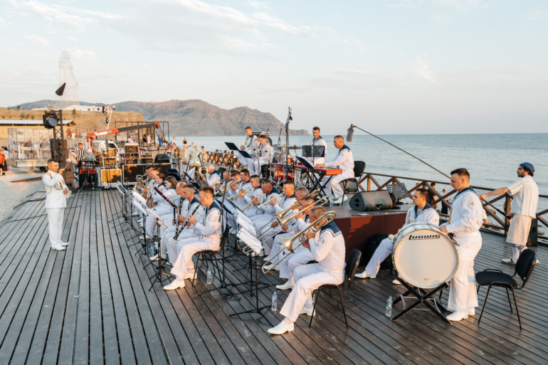 В Крыму завершился фестиваль «Таврида.АРТ» — томичи поделились эмоциями