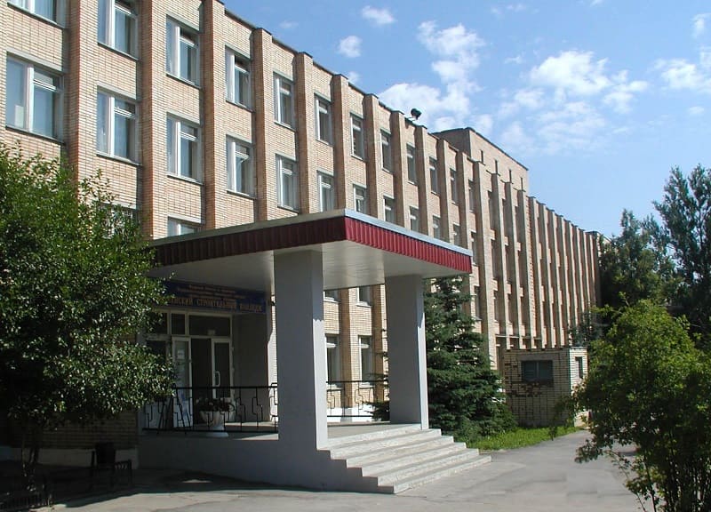 Колледжи в смоленске после 9 класса. Смоленский строительный колледж. Мастерские Смоленского строительного колледжа. Средние учебные заведения это. СМОЛГУ здание