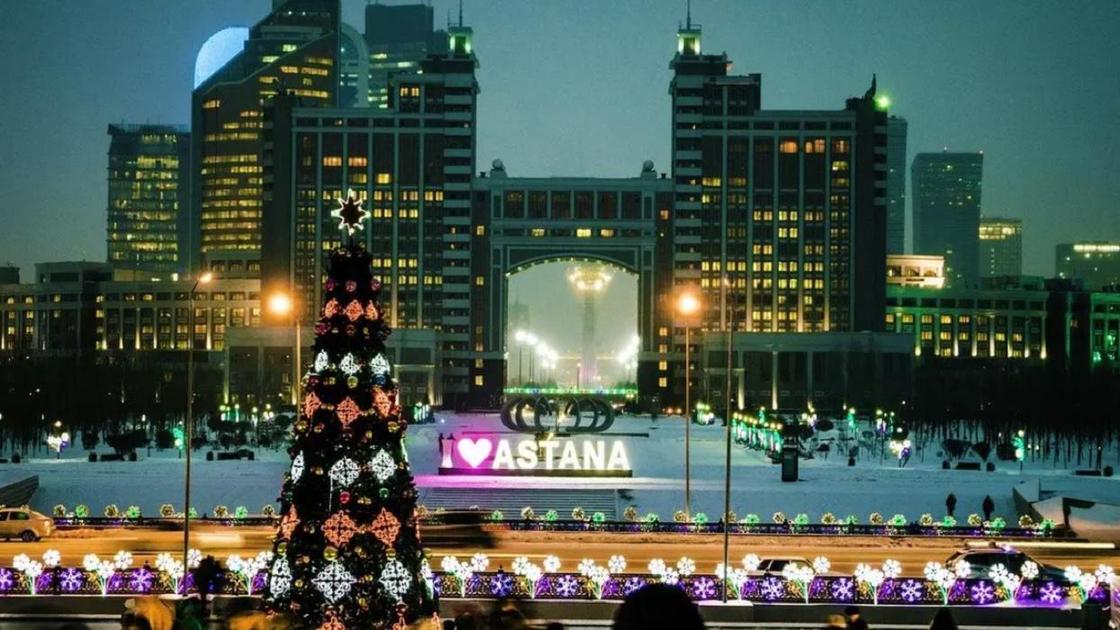 Украшенная к Новому году Астана