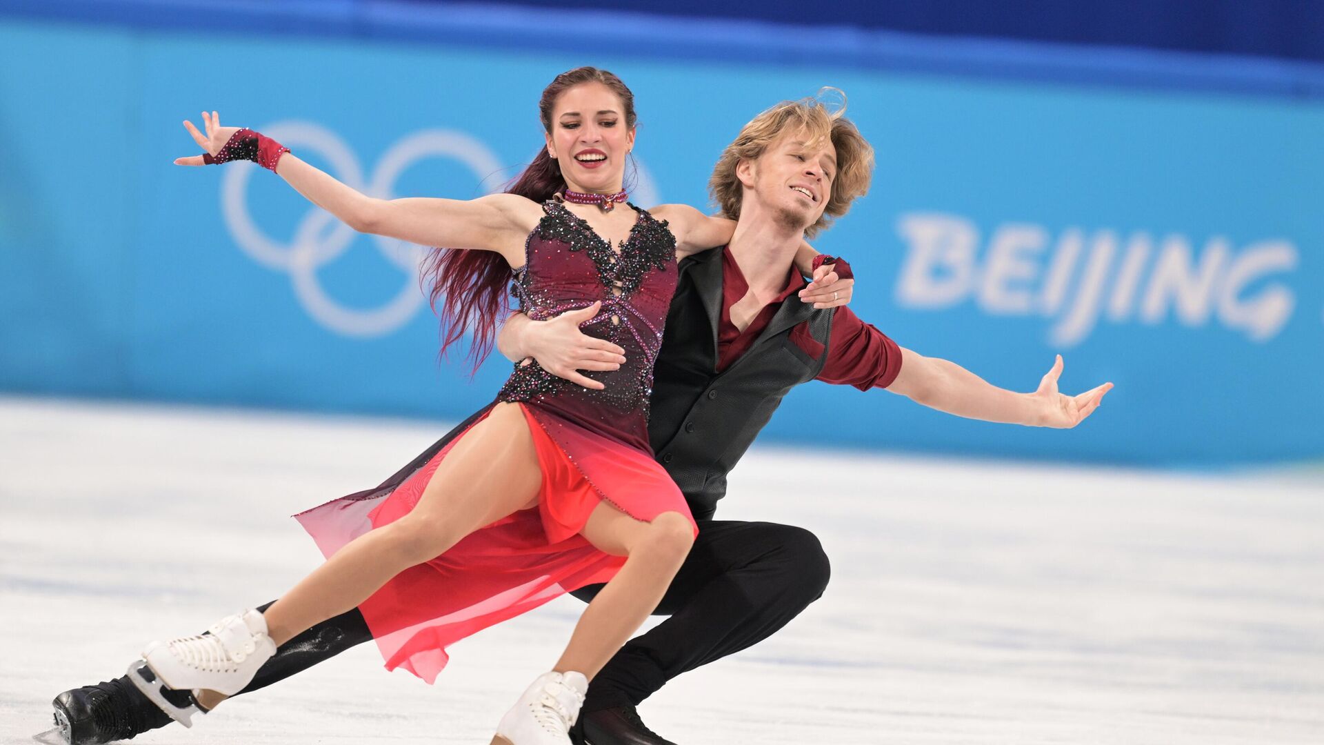 Российские спортсмены, члены сборной России (команда ОКР) Диана Дэвис и Глеб Смолкин - Sputnik Грузия, 1920, 20.04.2025