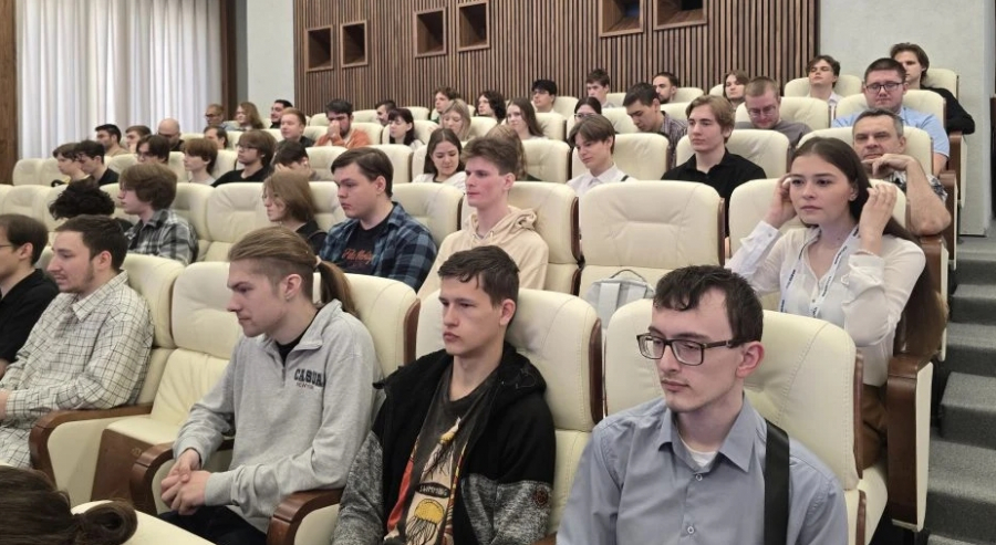 В Доме ученых проходит международная математическая конференция