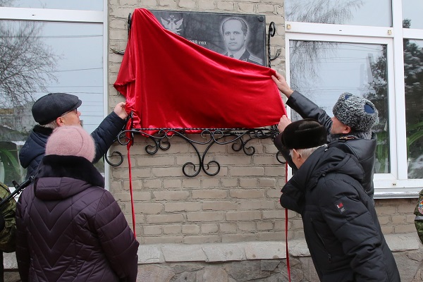 В Омске открыли мемориальную доску памяти полковника внутренней службы в отставке Виктора Ивановича Смоленского 