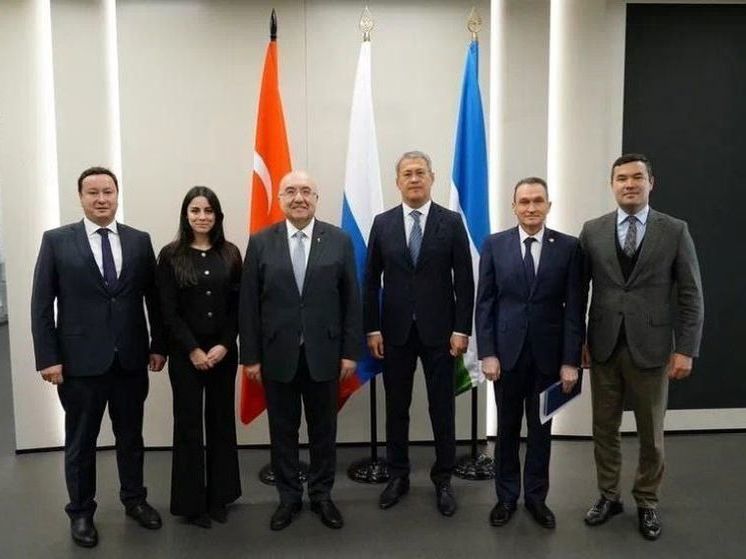 Радий Хабиров встретился послом Турции в России Мехметом Самсаром