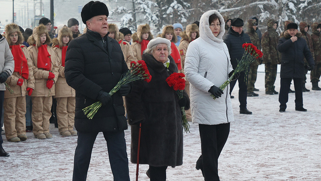 В Барнауле прошла памятная церемония, при­уроченная ко Дню полного освобождения Ленинграда от блокады Фото №1