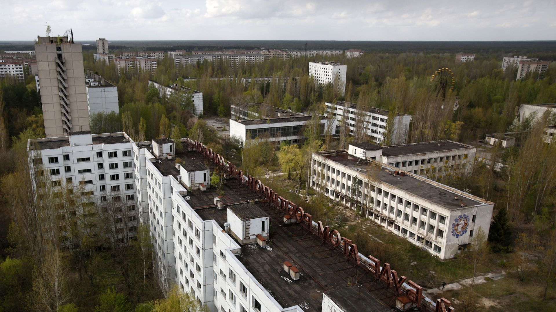 Припять что случилось с городом. Славутич Чернобыль зона отчуждения. Чернобыль город 1986. Брошенный город около АЭС. Что сейчас происходит в Чернобыле.