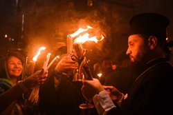 Благодатный огонь — главный камень преткновения для христианской церкви уже почти тысячу лет