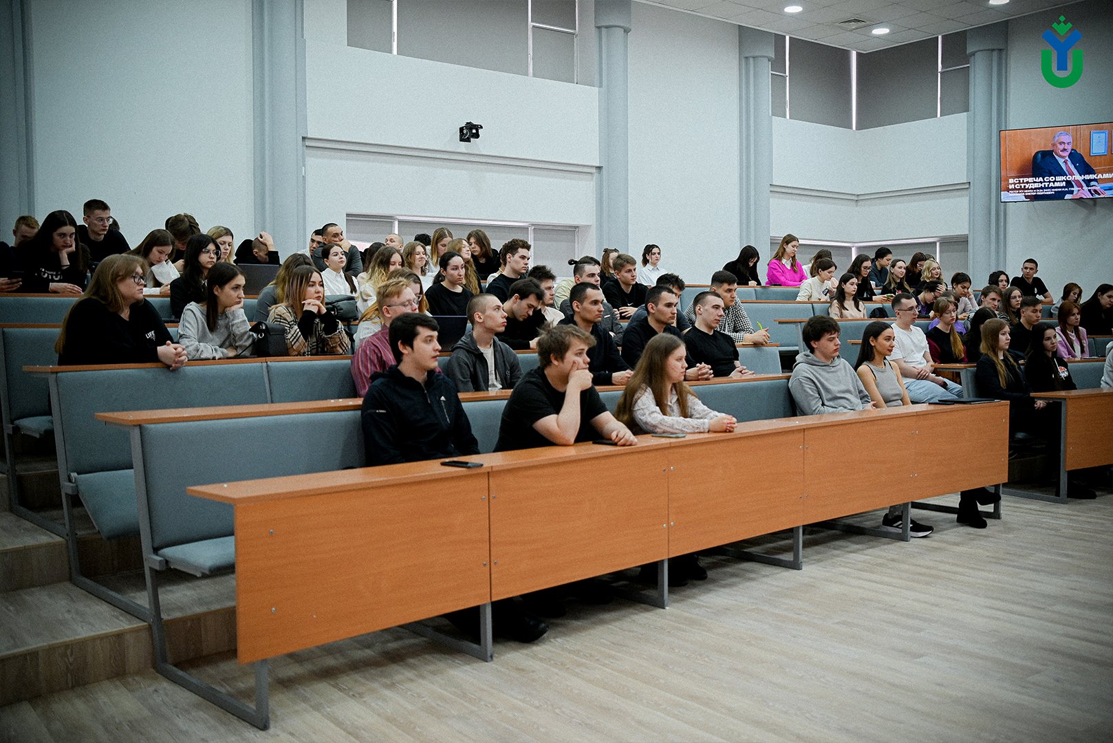 В ЮГУ прошла встреча студентов с ректором РГУ нефти и газа (НИУ) имени И.М. Губкина Виктором Мартыновым