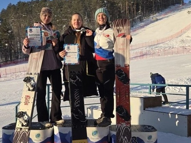 Сахалинская сноубордистка София Надыршина завоевала золото и бронзу на Кубке России