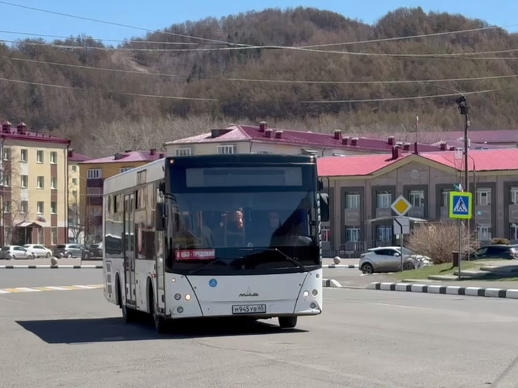 Администрация проверила работу автобусного маршрута №2 в Углегорске