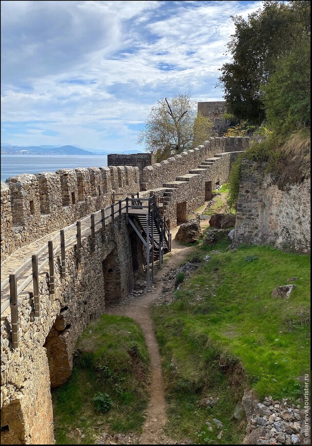 Аланья в ноябре. Пещера Дамлаташ. Красная башня. Судоверфь Терсане.
