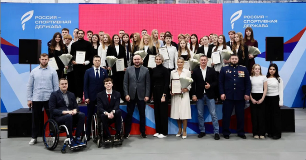 Губернатор встретился с ведущими спортсменами и...