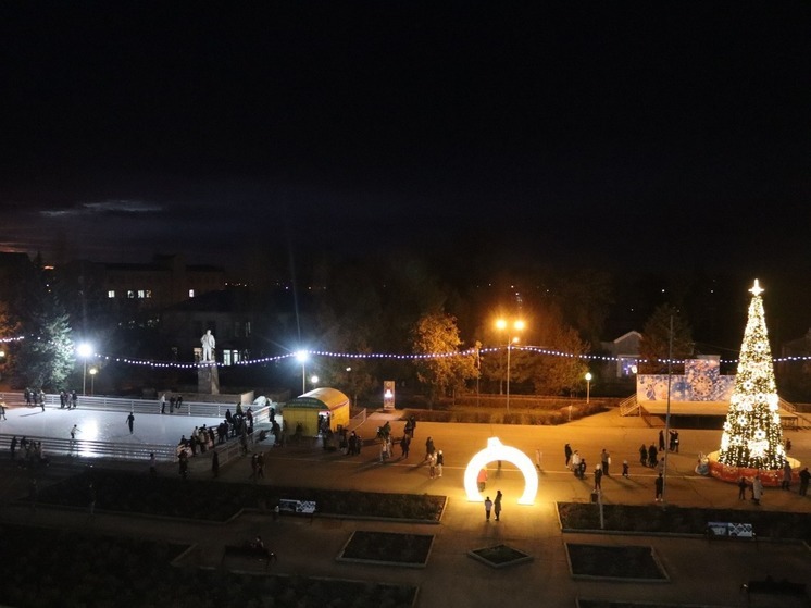 В Зеленокумске впервые в истории города открылся ледовый каток