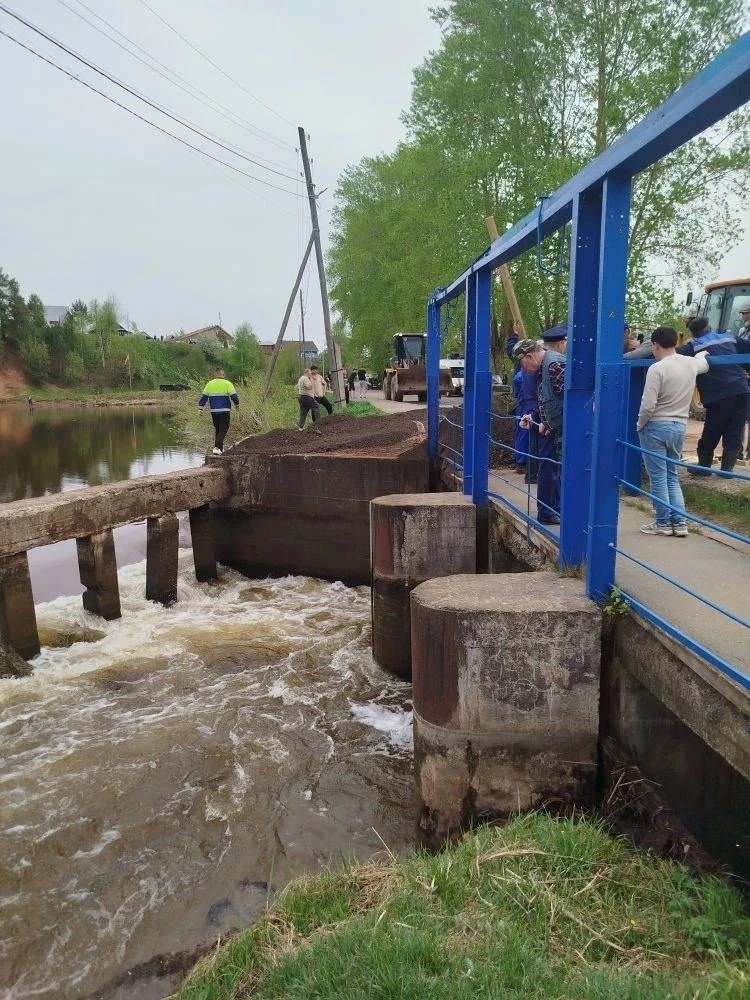 В Можге организовали пункт временного размещения для жителей после прорыва плотины