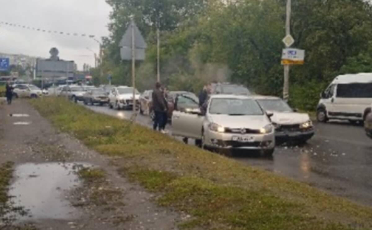 Ававария на московском проспекте брянск. Ульянова 11 брянск. Что происходит в брянске на данный момент. Авария на московском проспекте брянск. В брянской области горят нефтебазы.