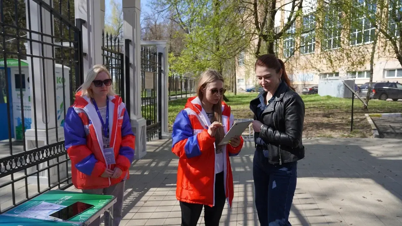 воскресенск жители. городские жители. аллея памяти. воскресенск.
