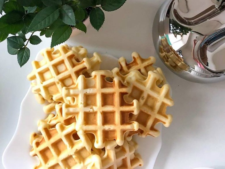 полезные вафли рецепт. кабачковые вафли в вафельнице. полезные вафли рецепт. овсяные вафли. полезные вафли рецепт.