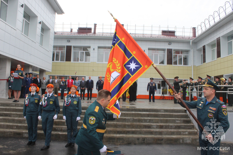 Губернатор Владимир Мазур открыл первый в регионе пожарно-спасательный лицей в поселке Мирный