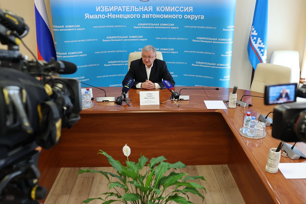 Избирательная комиссия ямало-ненецкого автономного округа. Совещание фото. Фку ик-18 уфсин. Календарь на 2021 год избирком ямало ненецкий автономный округ. Глава избирательная комиссия янао салехард.