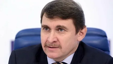 Чиновникам