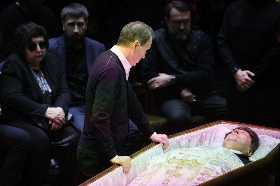 Церемония прощания с Игорем Золотовицким на Основной сцене МХТ имени А. П.Чехова