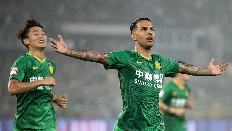 «Бэйцзин Гоань» с разгромным счетом выходит в финал Кубка Китая