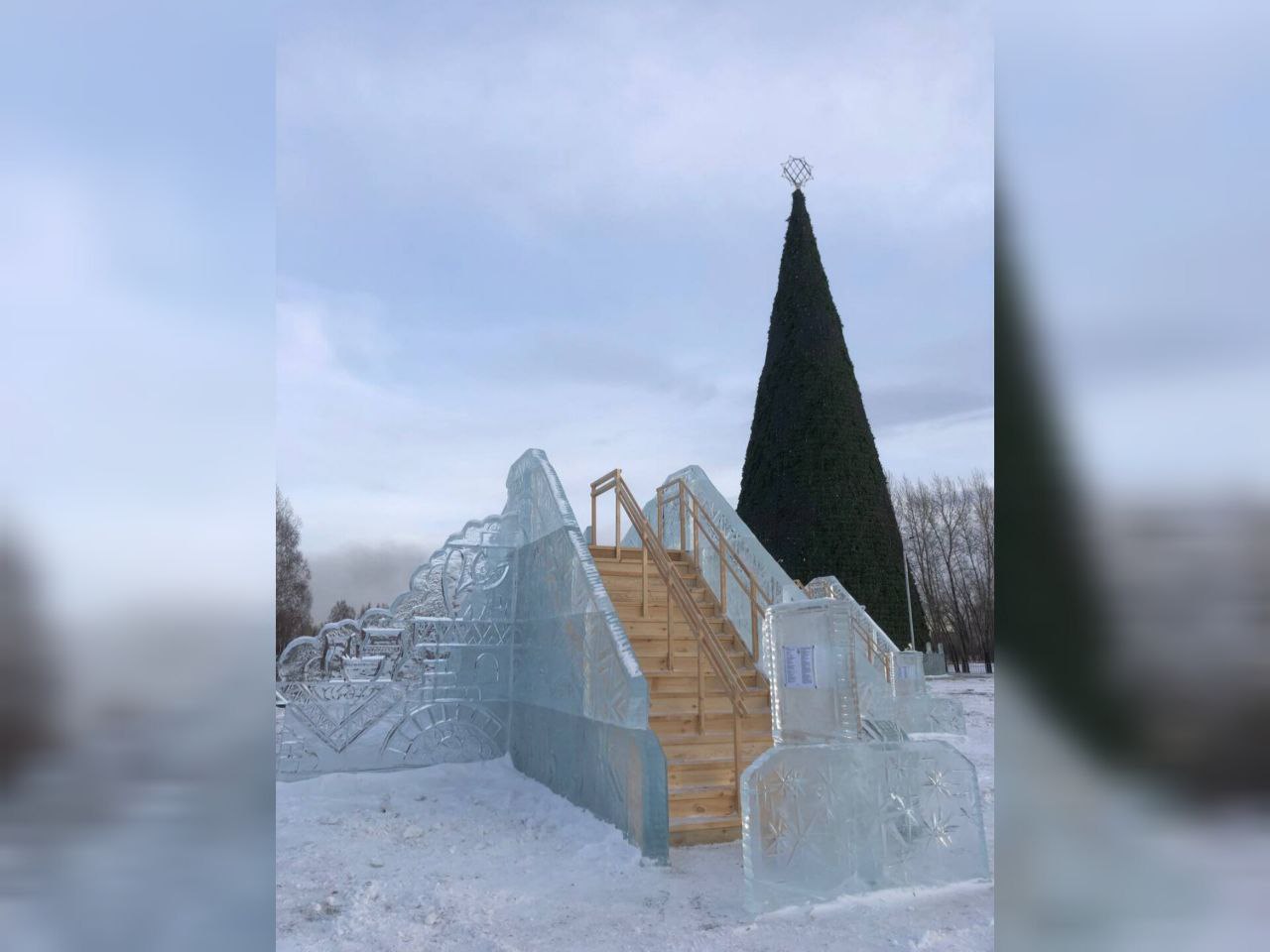 ледяной городок красноярск 2022. ледовый городок. ледяные горки в красноярске 2023 2024. ледяная горка. ледяная горка в подмосковье.