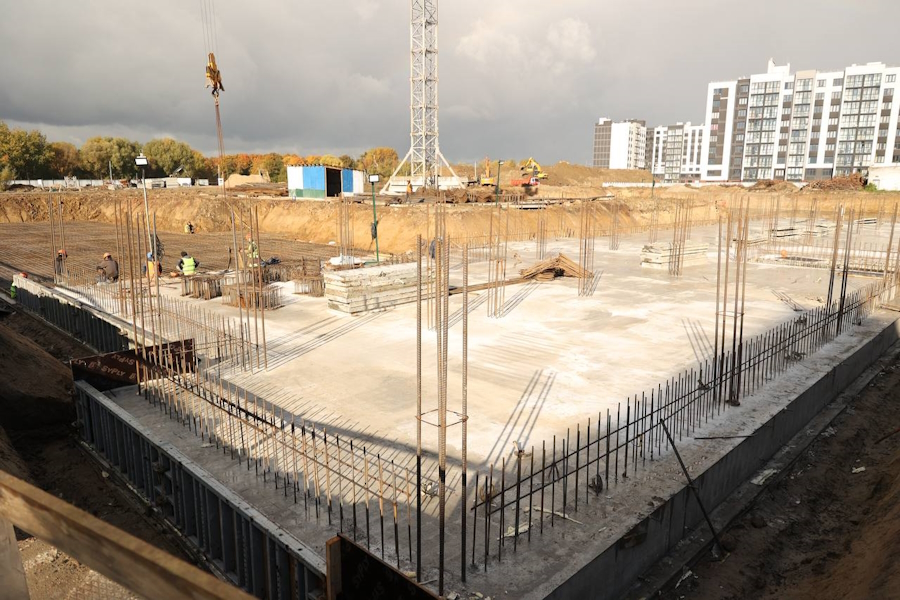 Фото: строительство школы на улице Мариенко/пресс-служба администрации Калининграда