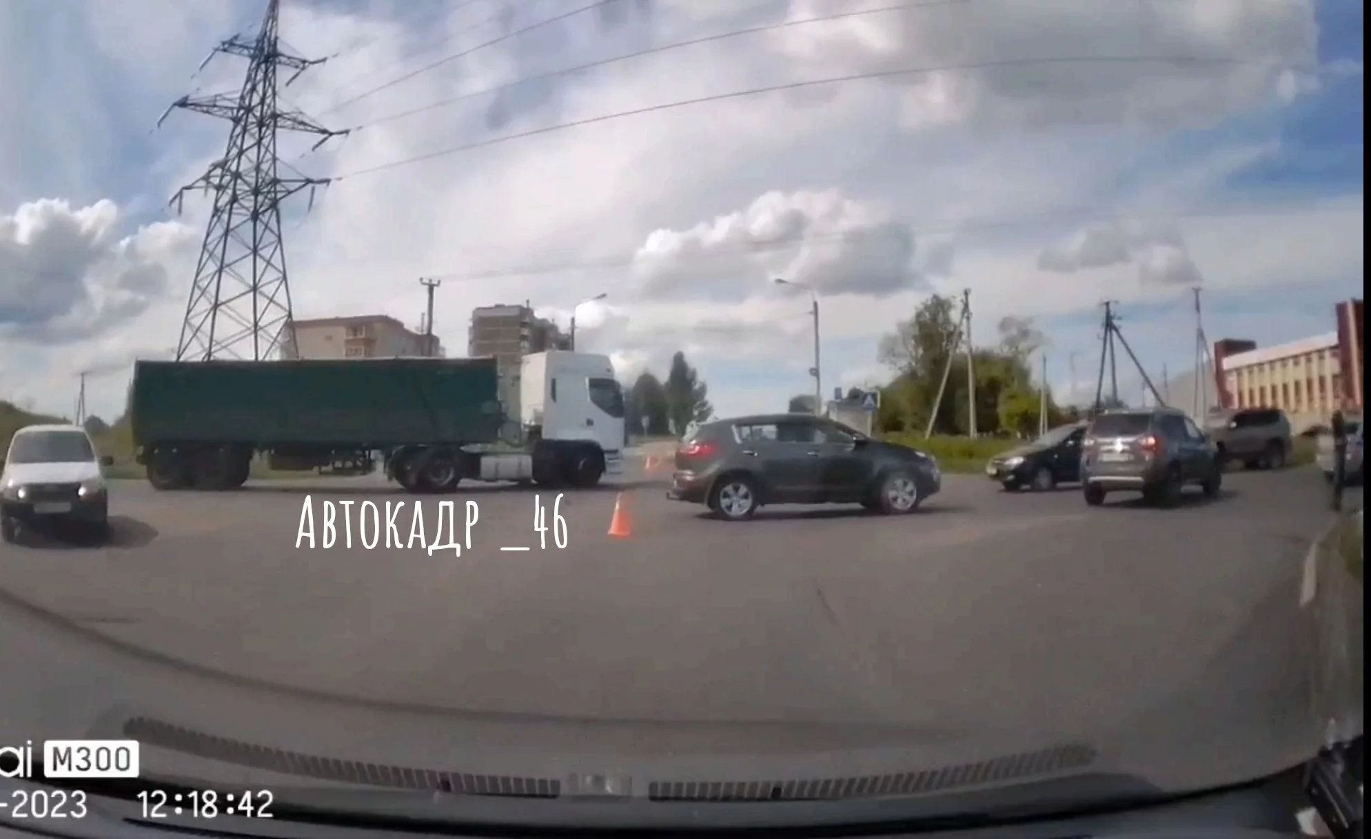 08 2024. 08 2024. 08 2024. Пожарники тушат пожар. Мк пожарный.