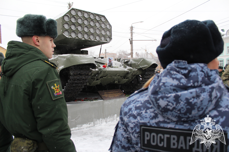 Память начальника войск РХБ защиты Игоря Кириллова почтили сотрудники Росгвардии в Костроме