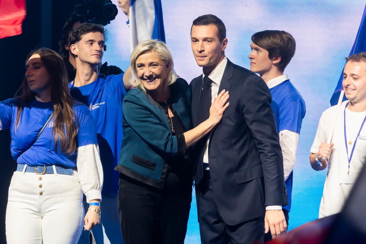 Марин Ле Пен реорганизовала «Национальное объединение», сделала упор на молодёжь и уверенно идёт в премьерское или даже президентское кресло.
