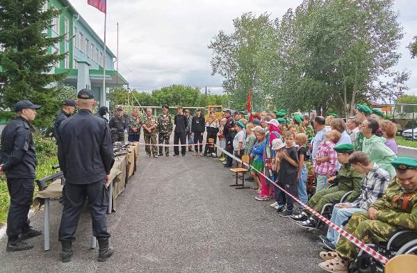Сотрудники ОСН УФСИН России по Курганской области приняли участие в мероприятии, посвященном подвигу пограничников