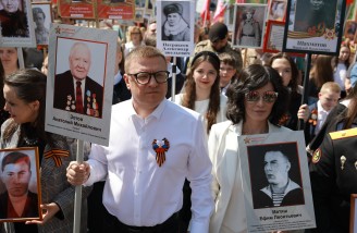 По главной улице Челябинска прошел «Бессмертный полк» 