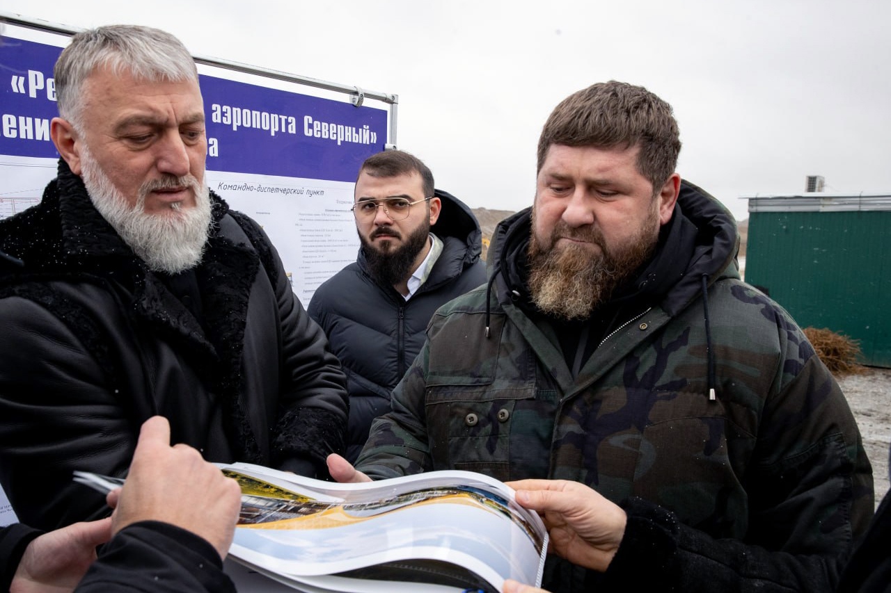 Чеченцы фото. Амрудди эдильгириев кадыров. Кадыров посетил. Рамзан кадыров q. Спецназ кадырова.