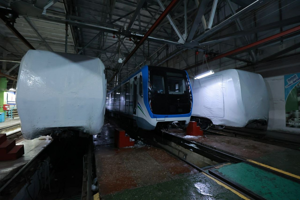 В Ташкент прибыли три новых поезда метро из четырех вагонов