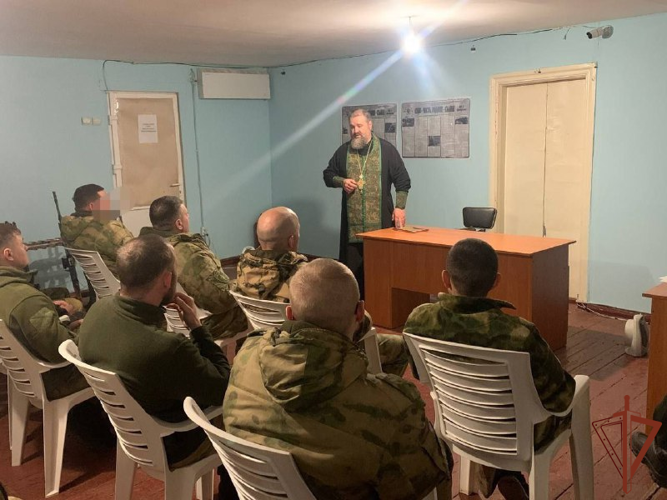 Военный священник посетил подразделения Росгвардии в ЛНР