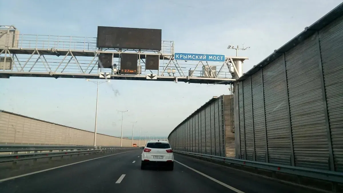 Движение автотранспорта по Крымскому мосту возобновлено
