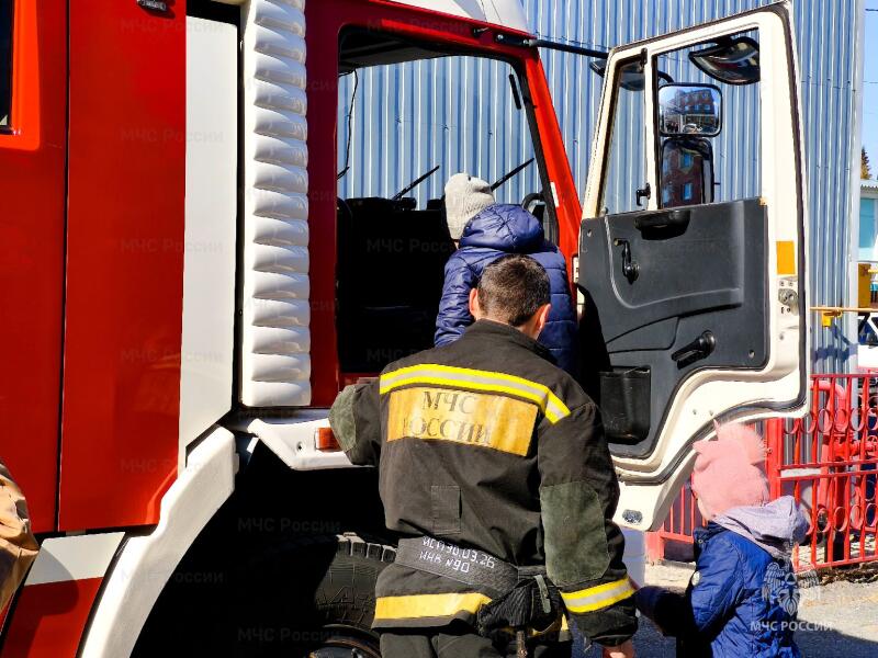 Профилактический визит пожарных в центр социальной помощи «Мир особенного ребёнка»