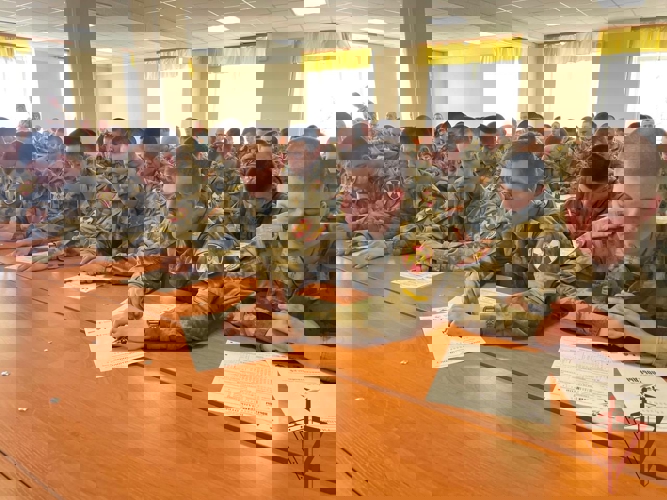 В Новосибирской области военнослужащие и сотрудники Росгвардии приняли участие в патриотической акции «Диктант Победы»